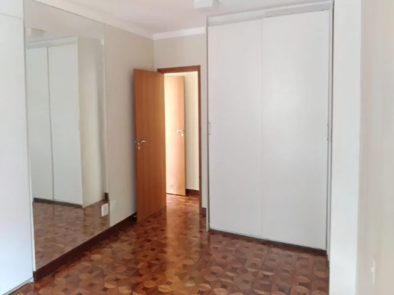 Imagem Imperdível: Casa à venda em Jardim das Laranjeiras, São Paulo-SP! 3 quartos, 2 suítes, 2 banheiros, 4 vagas de garagem, 250m².
