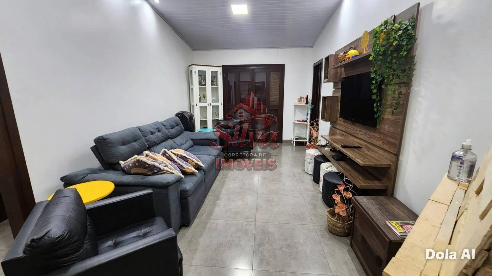 Imagem C756 |Casa com 4 Dormitórios e Piscina a 250 Metros do Mar