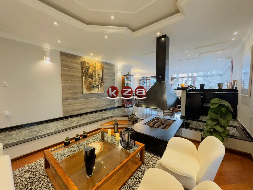 Imagem Casa de luxo a venda no Condomínio Reserva Colonial em Valinhos: 3 suítes + 1, 4 salas e amplo espaço gourmet com piscina.