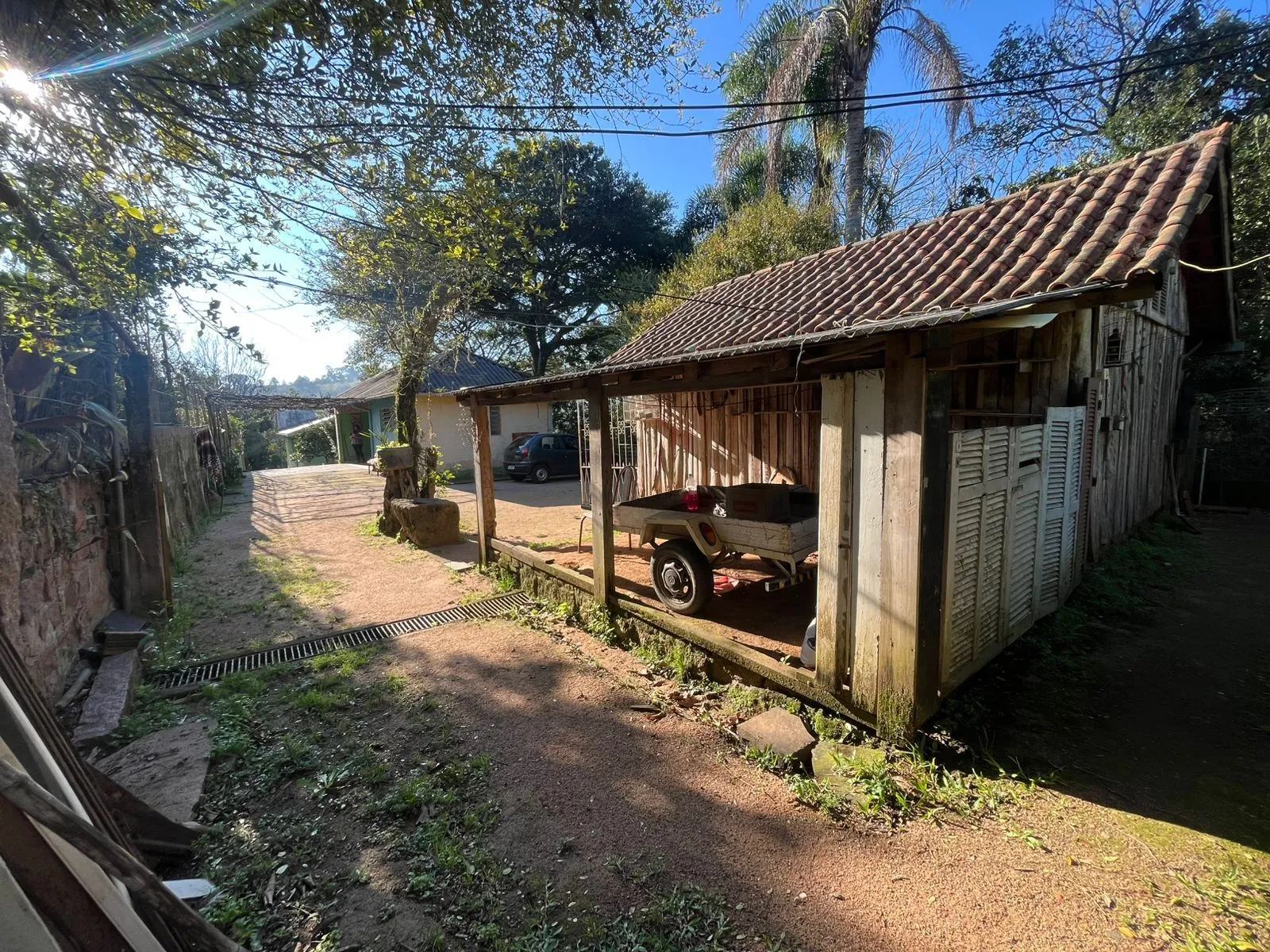 Imagem Terreno Amplo com 3 Casas - Vila Nova, Porto Alegre