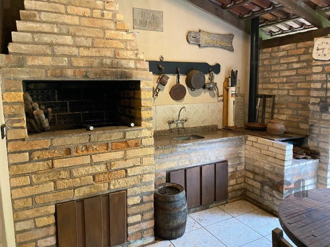 Imagem Casa para Venda - 350m², 4 dormitórios, sendo 4 suites, 4 vagas - Tristeza