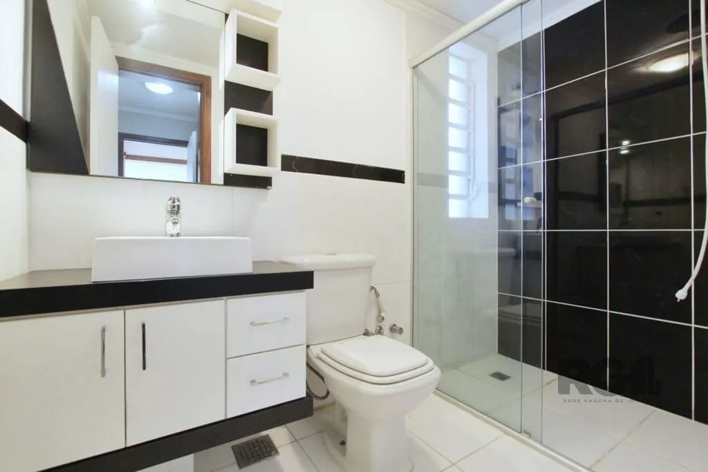 Imagem Excelente casa de 324m² com 4 dormitórios e 2 vagas.