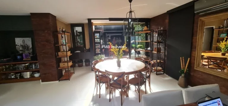Imagem Casa em condomínio no Morumbi, São Paulo-SP: 4 quartos, 3 salas, 6 banheiros, 4 vagas e 340m² de área. Agende sua visita agora!