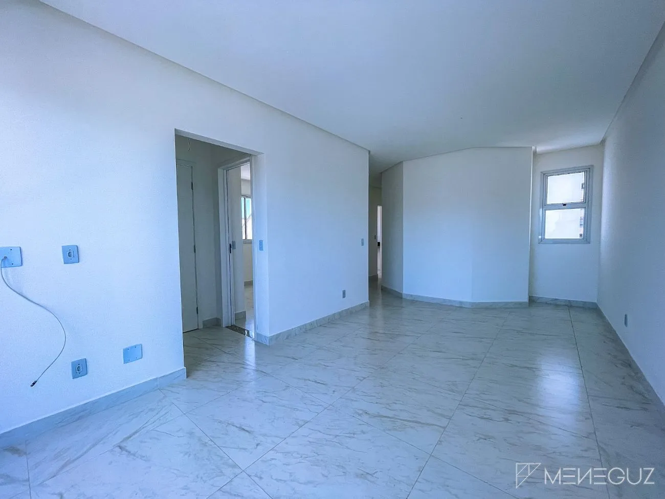 Imagem Apartamento com dois quartos, sendo duas suítes a venda na Praia do Morro, em Guarapari, a duas quadras do mar