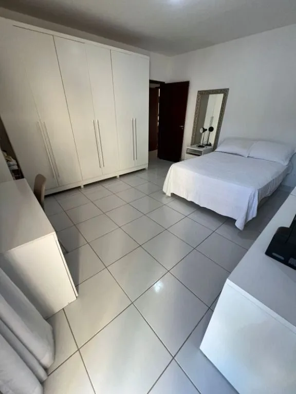 Imagem Casa duplex ampla no Bairro dos Estados, com 7 quartos, 4 suítes, varandas, terraço e excelente localização em João Pessoa.