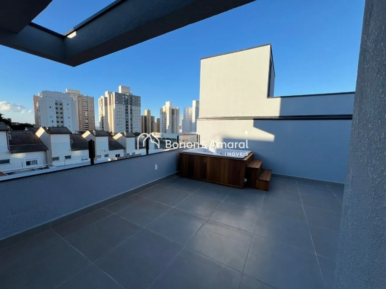 Imagem Casa triplex em condomínio com 3 suítes, automação, aquecimento solar, 168 m² no Chácaras Primavera