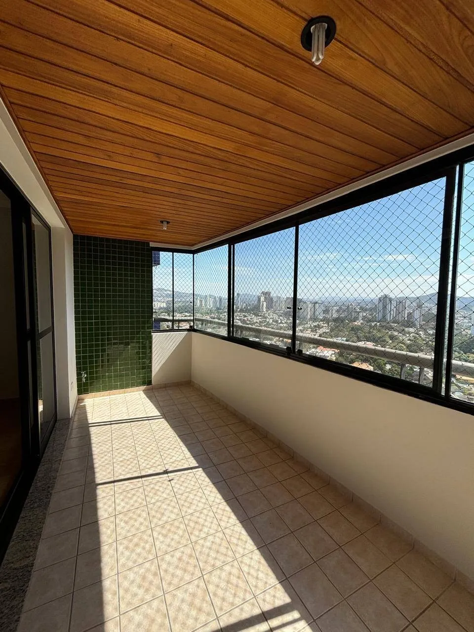 Imagem Apartamento com 3 Dormitórios e 3 Vagas em Alphaville, Barueri - Frente à Pista de Caminhada