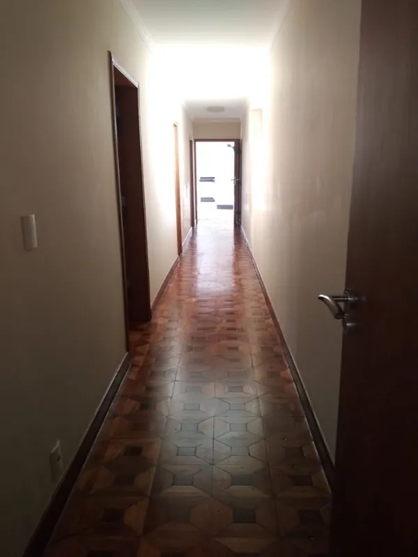 Imagem Imperdível: Casa à venda em Jardim das Laranjeiras, São Paulo-SP! 3 quartos, 2 suítes, 2 banheiros, 4 vagas de garagem, 250m².