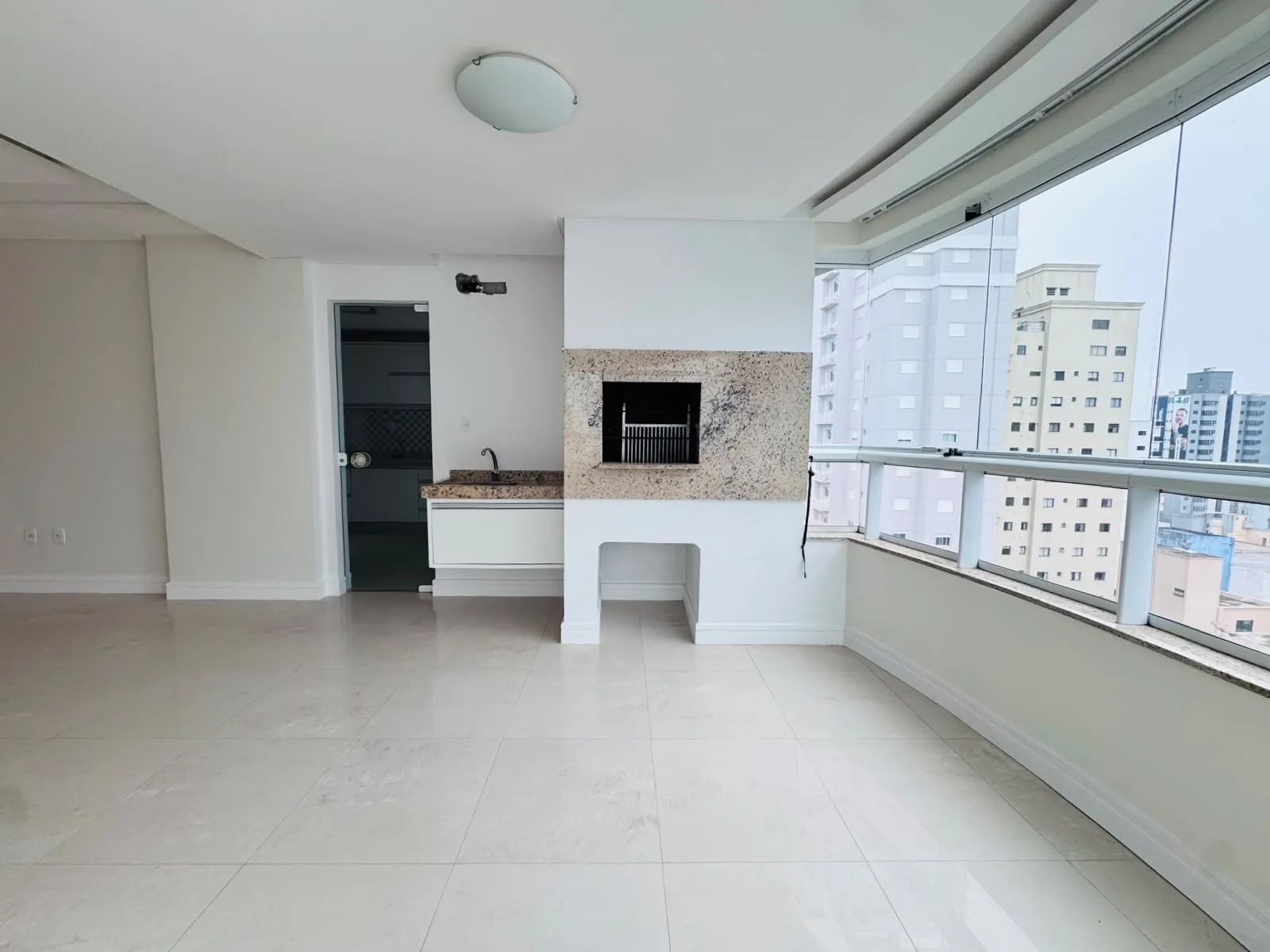 Imagem Apartamento com vista para o mar à venda com 122m2 por R$ 2.300.000,00
