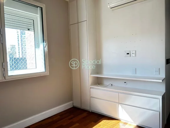 Imagem Excelente apartamento com 151m² no Itaim. Amplo living com varanda gourmet, sala de jantar e home t...