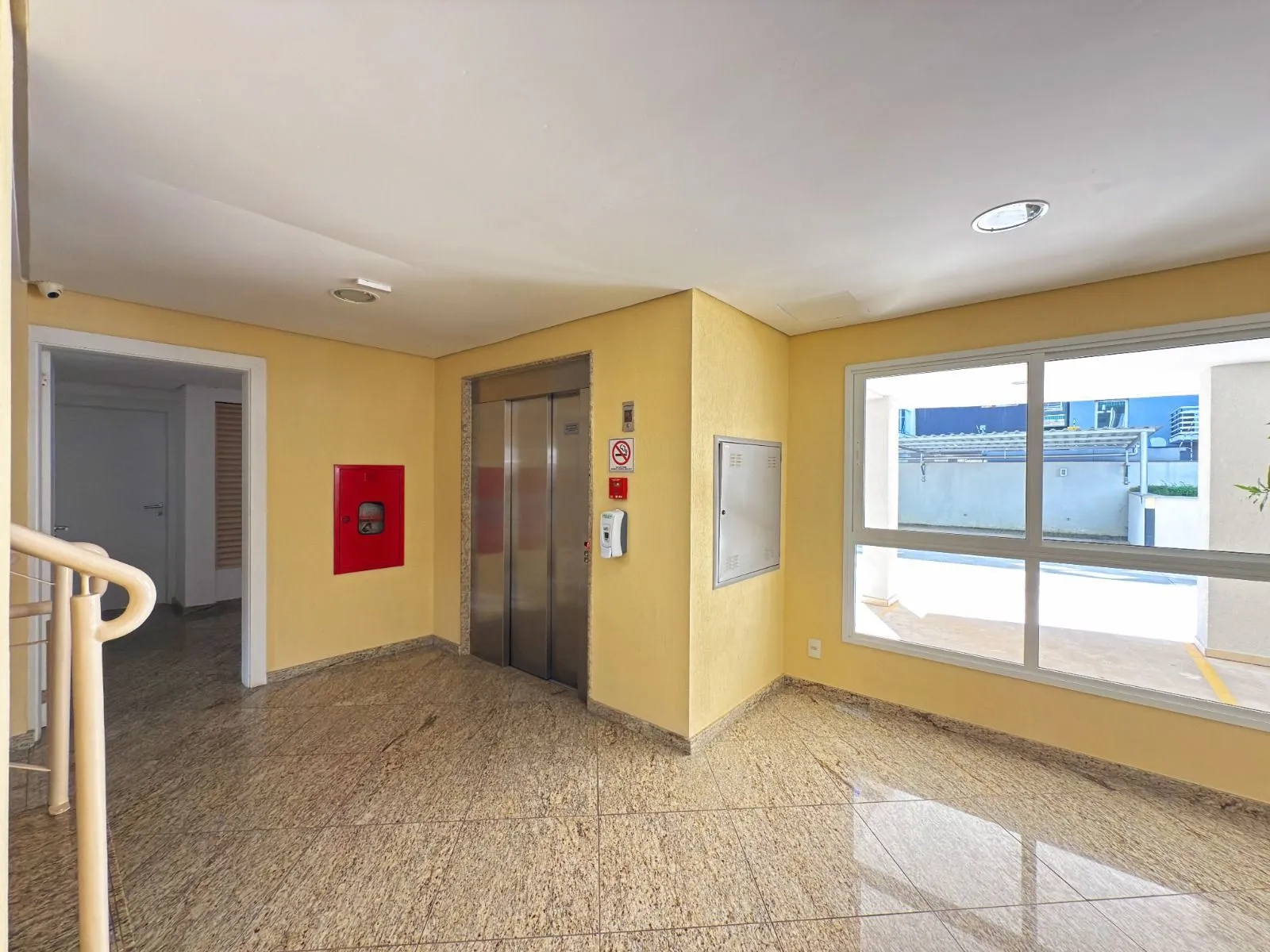 Imagem Excelente apartamento de 3 dormitórios, 1 suíte e 2 vagas de garagem.