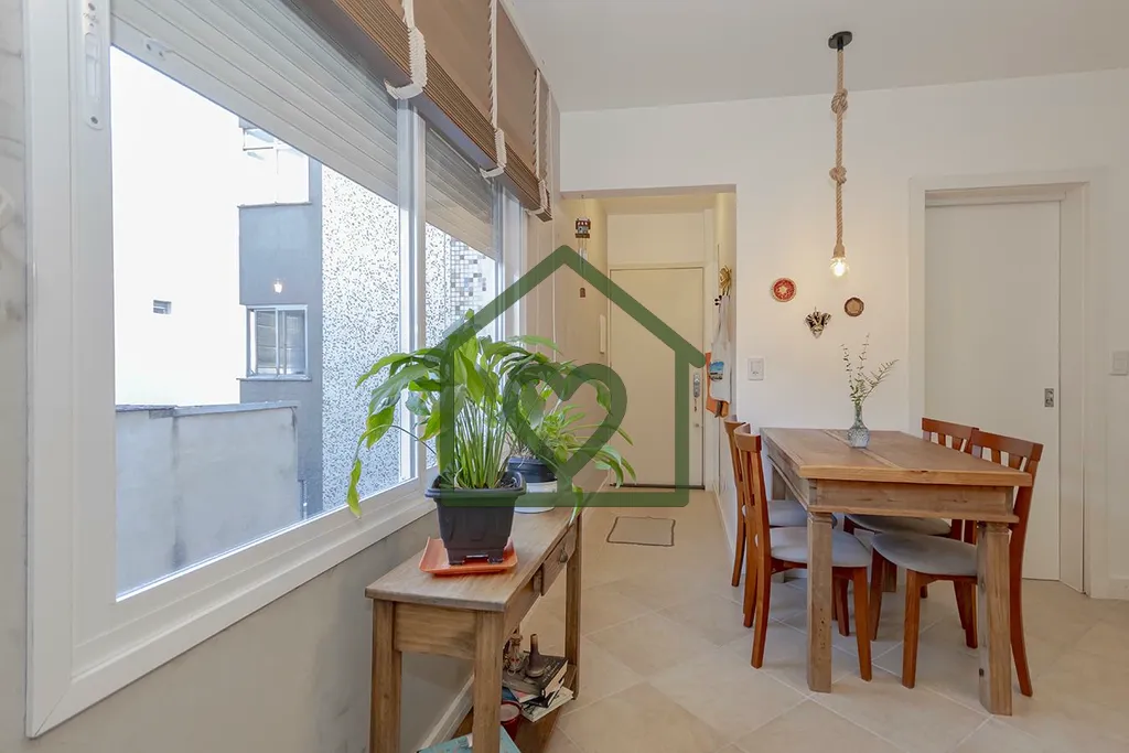 Imagem Bem-vindo! 
 
Se você busca um apartamento bem localizado, funcional e cheio de charme, este é daq...