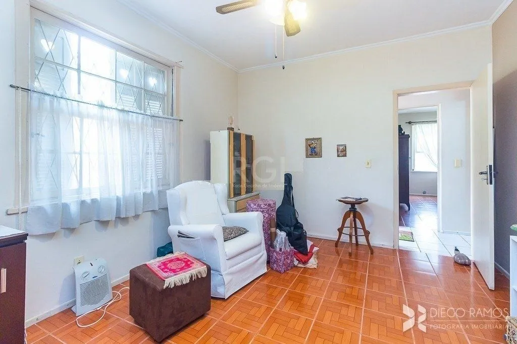 Imagem Casa térrea à venda, com 2 suites, 3 banheiros, edicula, pátio, 2 vagas - Bairro Medianeira