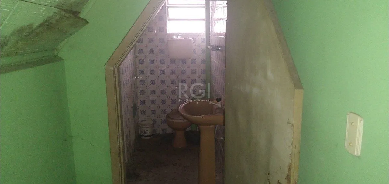Imagem Casa de 4 dormitórios na Av. Teresópolis bairro Teresópolis