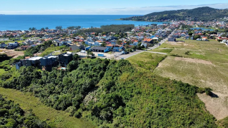 Imagem Terreno à venda em Garopaba-SC, bairro Ferraz, 810m² de área - Oportunidade única!