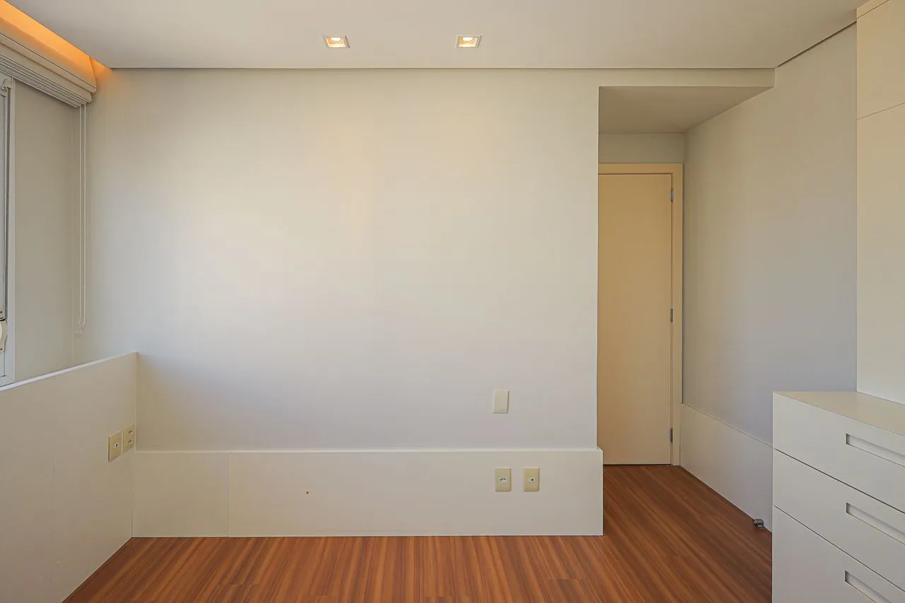 Imagem Apartamento de 3 quartos, 3 suítes, com 02 garagens individuais no Bairro Petrópolis, próximo a Encol.