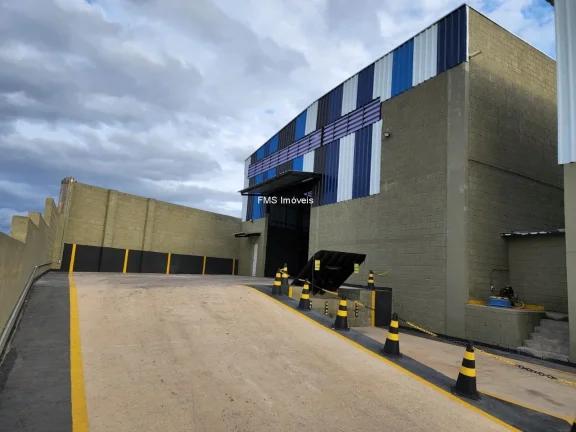 Imagem Galpão para alugar com 1050m2 em Santana de Parnaíba - SP.