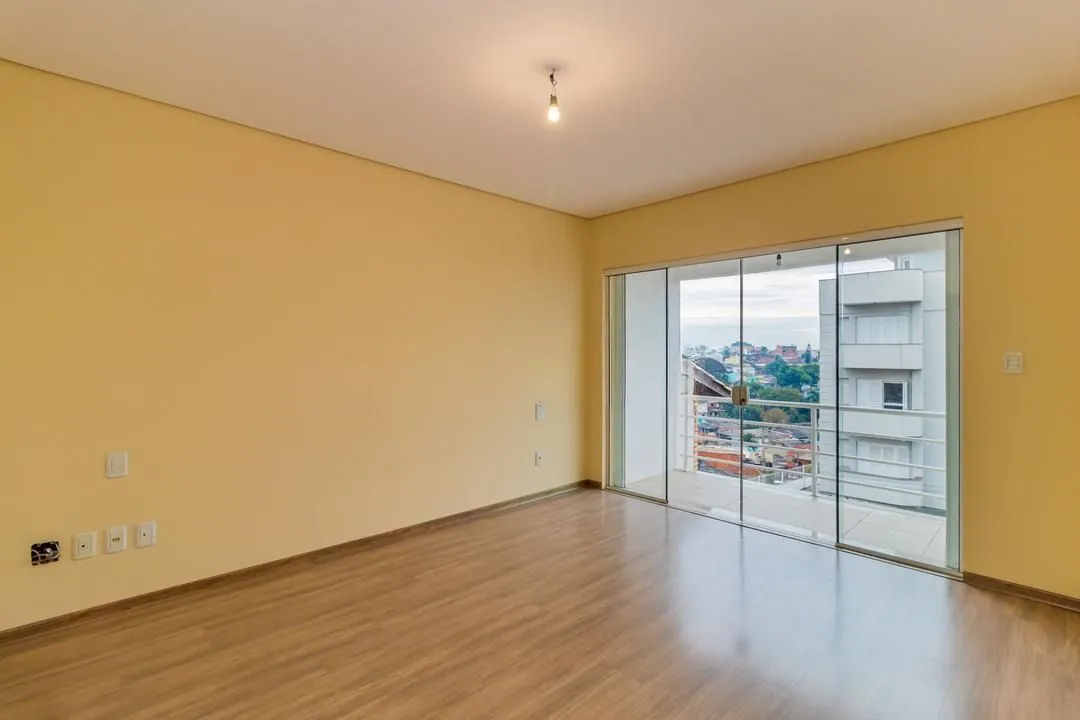Imagem Casa com 3 dormitórios, suíte, lavabo e amplo pátio.