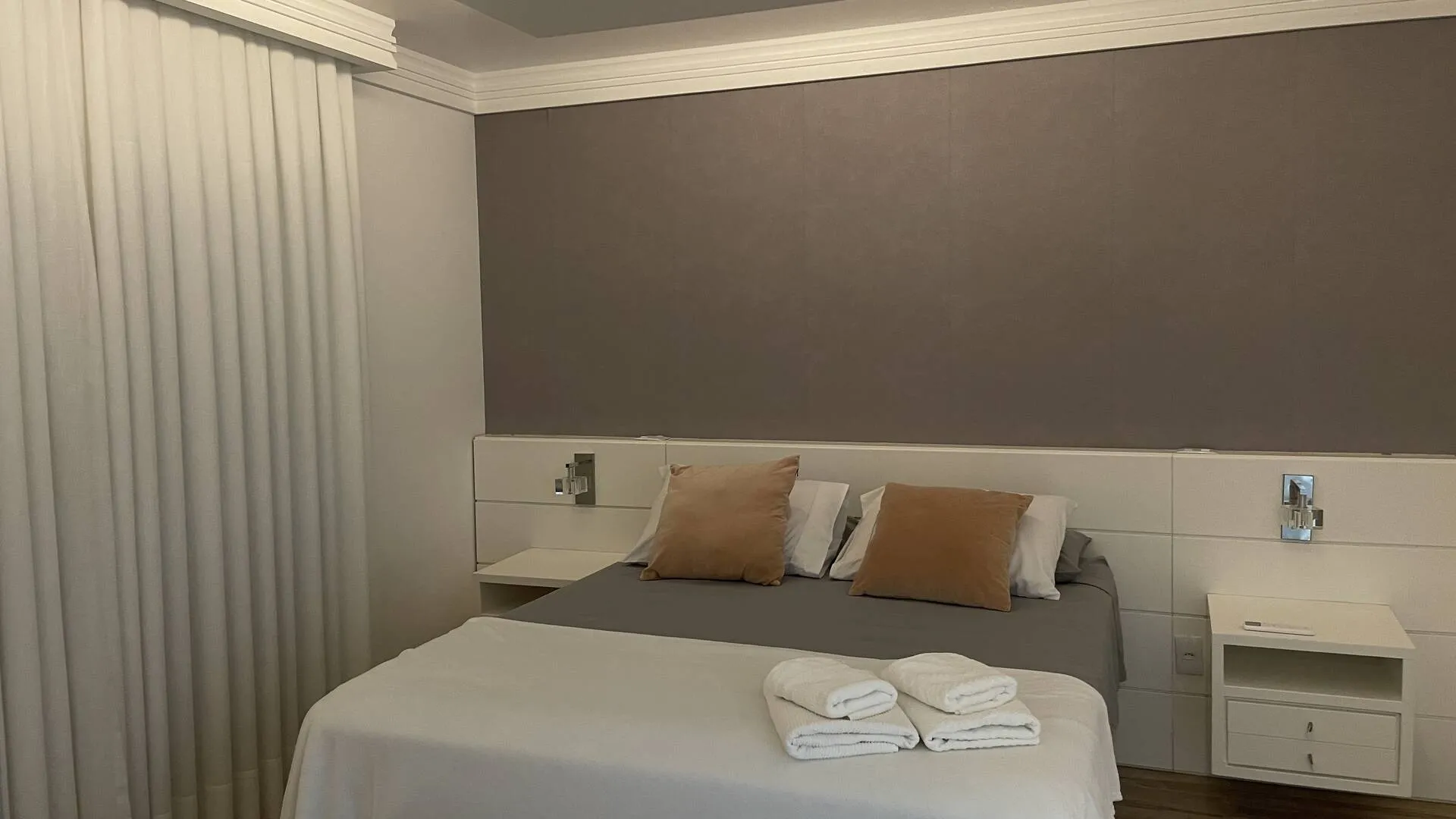 Imagem Casa com 4 Suítes para Temporada em Jurerê Internacional