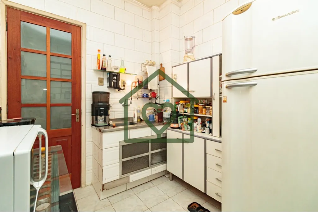 Imagem **Apartamento com 3 dormitórios à Venda em Porto Alegre - Excelente Preço!** Você está em busca...
