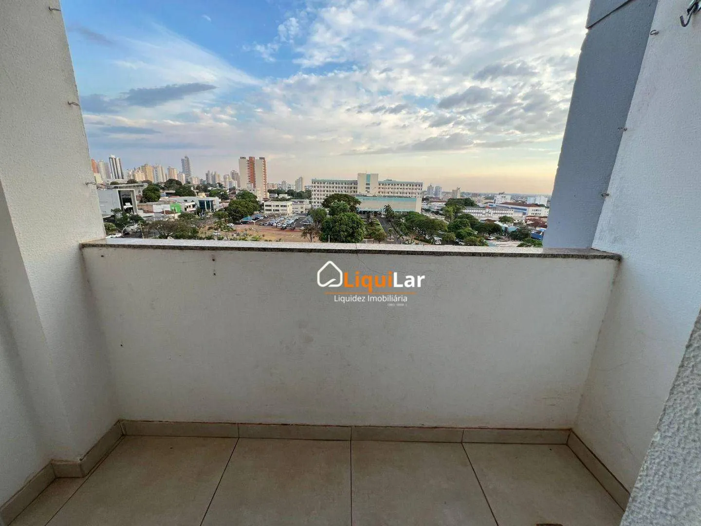 Imagem Apartamento para Locação no Edifício Pernambuco com 77 m², 3 Quartos, Suíte e 2 Vagas