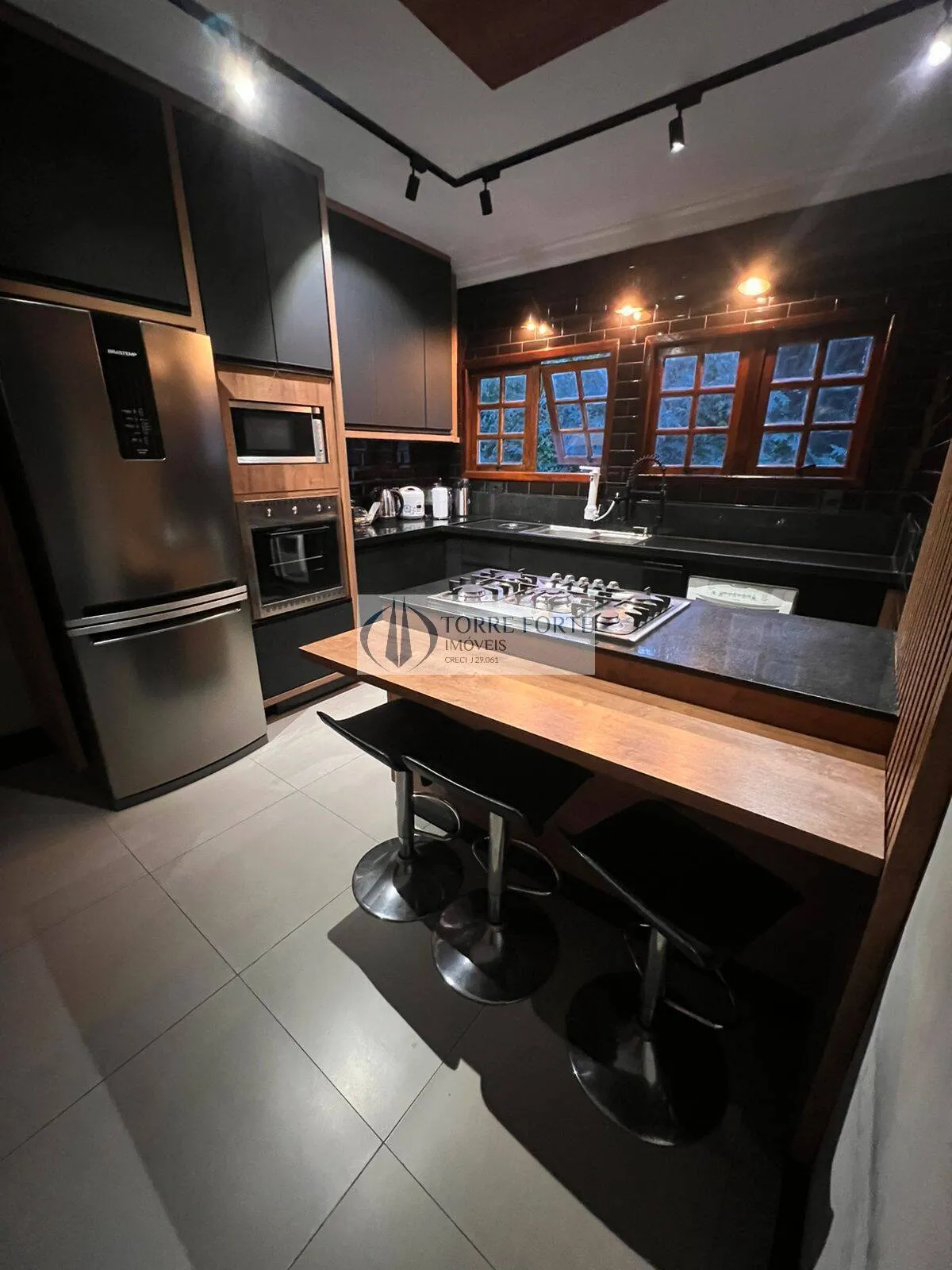 Imagem Linda casa estilo sobrado com 3 dormitórios e 3 vagas na Vila Salete