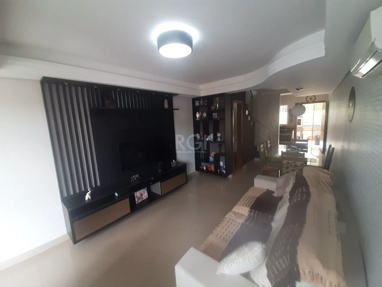 Imagem Casa com 2 quartos, 2 suítes, varanda, vaga, no bairro Aberta dos Morros, Poa/RS