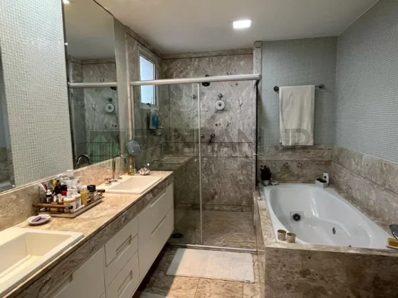 Imagem Luxuoso Apartamento de 4 Quartos no Jardim Paulista com Suítes, 3 Salas e 4 Vagas de Garagem - São Paulo-SP