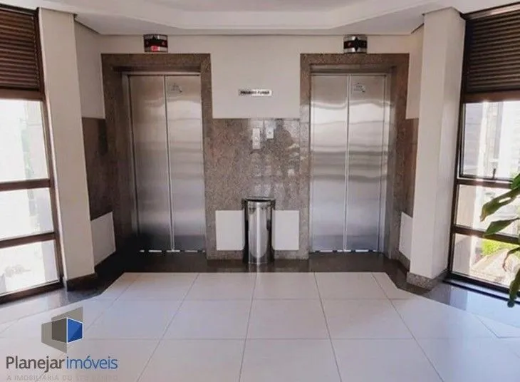 Imagem Oportunidade de Investimento. Sala Comercial para venda já locada no bairro Moinhos de Vento. Invista com segurança e rentabilidade imediata.