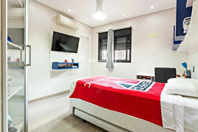 Imagem Apartamento para locação em Moema, com 2 suítes, 3 vagas de garagem.