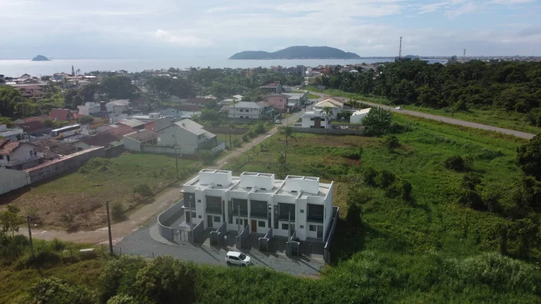 Imagem Sobrado Geminado à venda em Ubatuba, Enseada