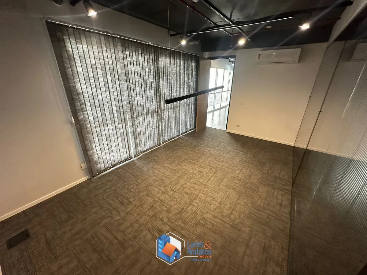 Imagem Conjunto comercial para venda em Água Branca, 109m²