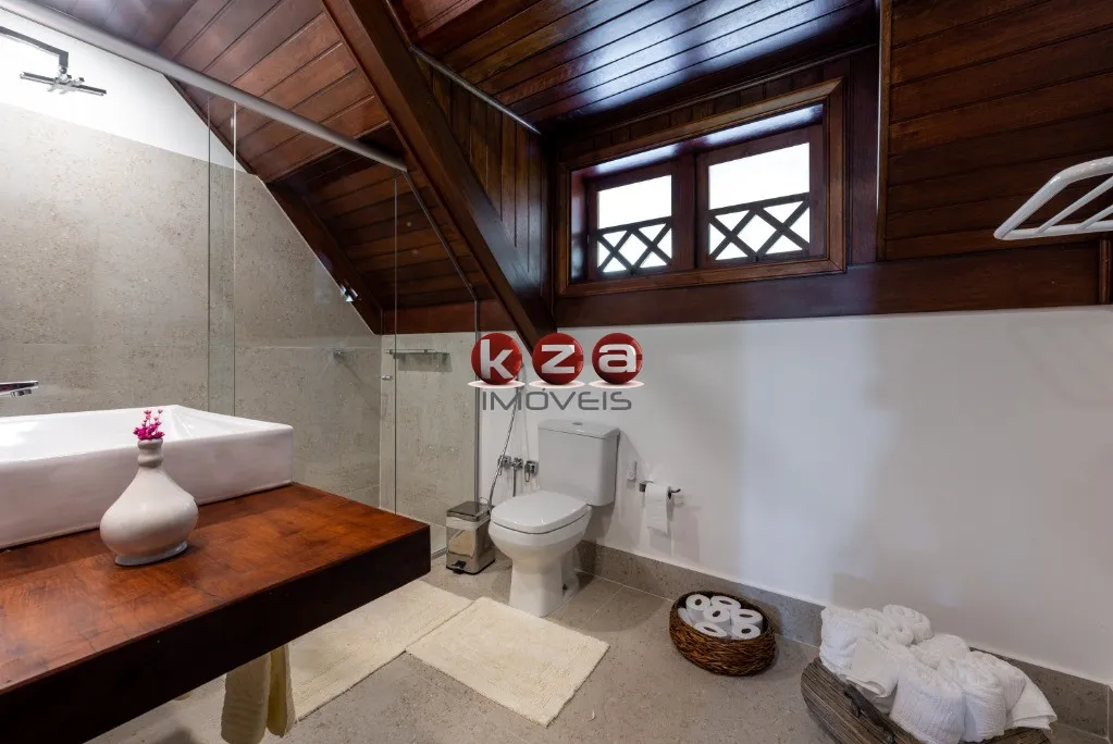 Imagem Imperdível: Casa de luxo à venda em Campos do Jordão-SP, bairro Manancial, 5 quartos, 5 suítes, 3 salas, 6 banheiros, 4 vagas, 650m²