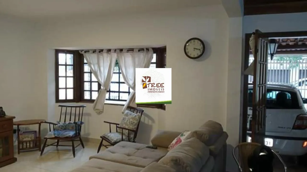 Imagem VENDA DE SOBRADO NO CENTER VILLE, EM ARUJÁ/SP, 235m² com 3 suítes, varanda com vista pra cidade, piso inferior com 4 cômodos e 2 vagas. CONSULTE-NOS.