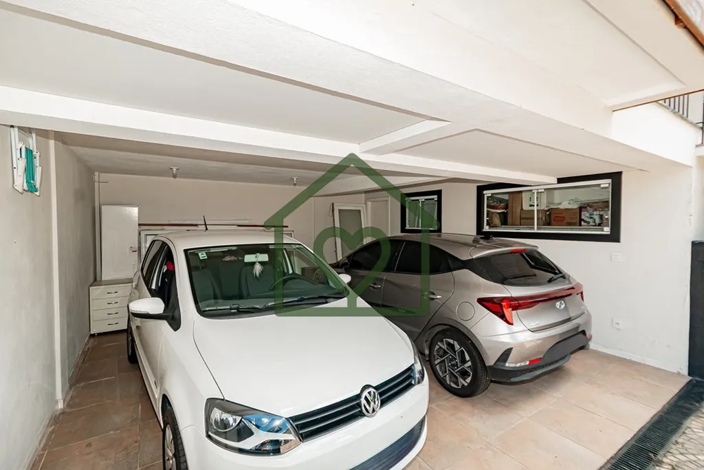 Imagem Casa em condomínio fechado, mobiliada, com 4 dormitórios e 4 vagas de garagem. 

Casa com 198m² e...