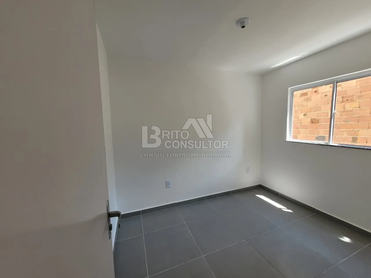Imagem Vendo Apartamento com 2 Quartos, Varanda e Vaga em Laranjal, São Gonçalo/RJ
