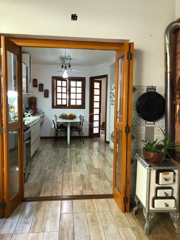 Imagem Casa para Venda - 178.5m², 3 dormitórios, sendo 2 suites, 2 vagas - Tristeza