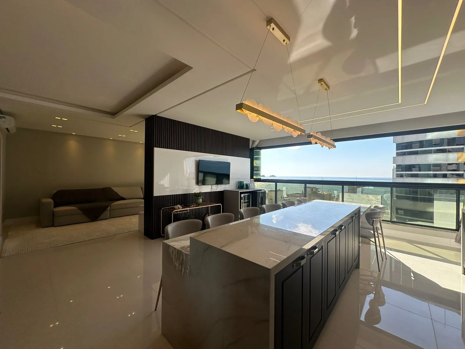 Imagem Apartamento com vista para o mar à venda com 187m2 por R$ 4.900.000,00