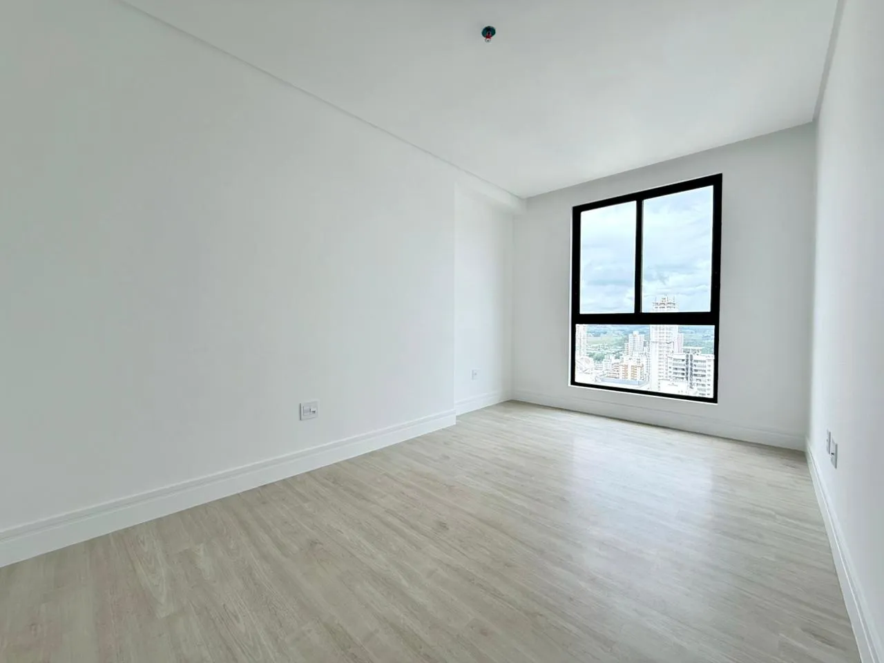 Imagem Apartamento à venda com 206m2 por R$ 3.290.000,00