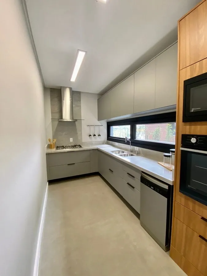 Imagem Sobrado mobiliado e decorado, beira Lago