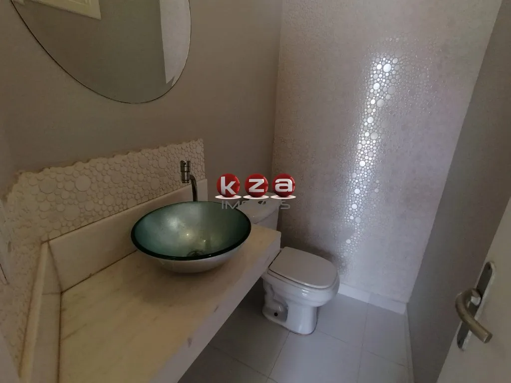 Imagem Casa de Alto Padrão em Condomínio Exclusivo em Vinhedo-SP: 3 Quartos, 1 Suíte, 3 Salas, 3 Banheiros, 4 Vagas de Garagem.