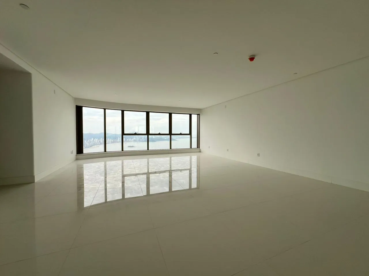 Imagem Apartamento com vista para o mar à venda com 530m2 por R$ 26.000.000,00