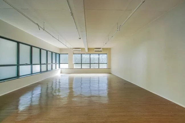 Imagem Imponente Edifício Comercial em Perdizes, São Paulo: 11 Banheiros, 17 Vagas de Garagem, 1.067m² - Venda ou Locação!