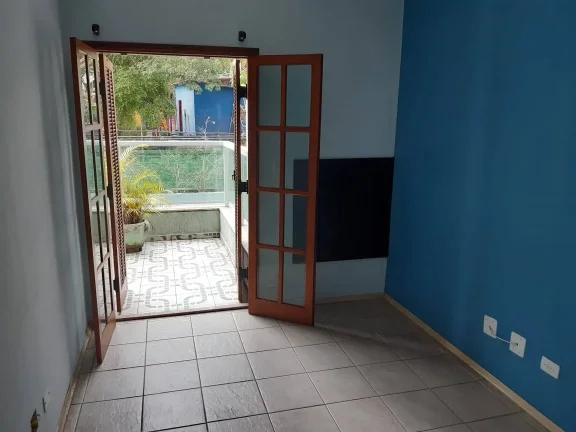 Imagem Casa Maravilhosa com 240 m² 4 Dormitorios sendo 2 Suítes Estuda Permuta