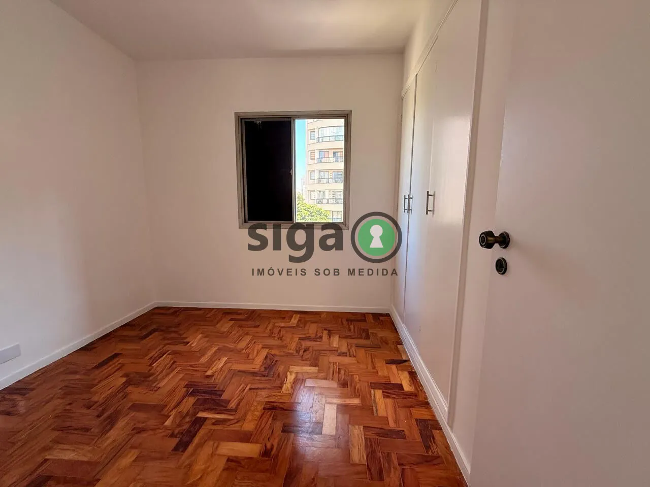Imagem Apartamento Reformado com 3 Dormitórios e Suíte na Vila Olímpia.