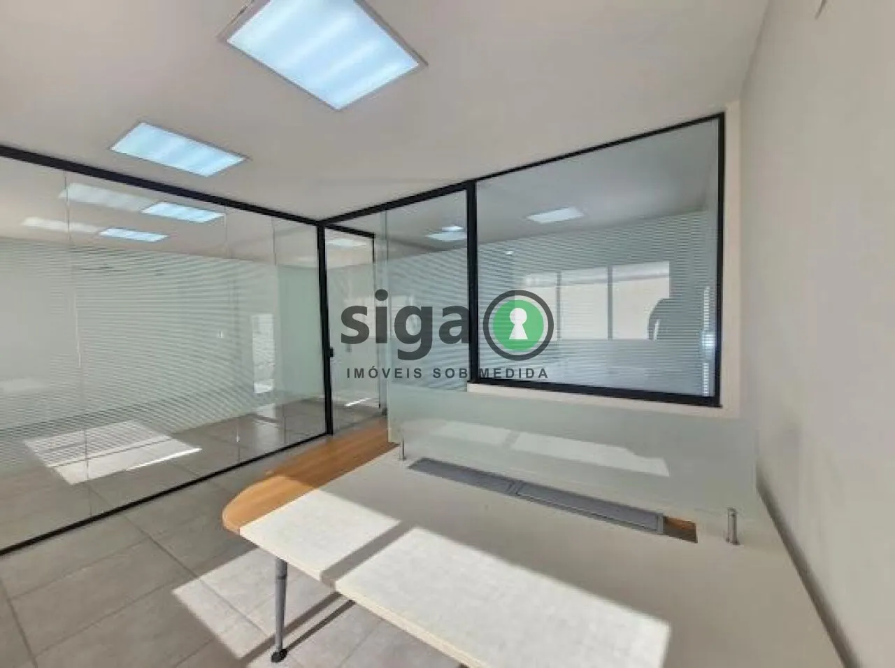 Imagem Casa Assobradada no Pacaembu, para locação Comercial ou venda com 10 salas, 11 vagas, reformada.