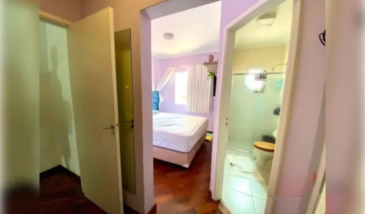 Imagem VENDE-SE LINDA CASA TRIPLEX DE 153M², 4 DORMITÓRIOS, EM EXCELENTE CONDOMÍNIO FECHADO!