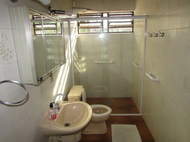 Imagem Casa térrea, com 3 dormitórios, 1 suíte, no bairro Nonoai.