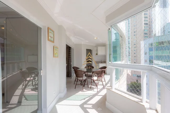 Imagem Apartamento com 3 dormitórios à venda, 131 m² por R$ 3.746.277,93 - Centro - Balneário Camboriú/SC