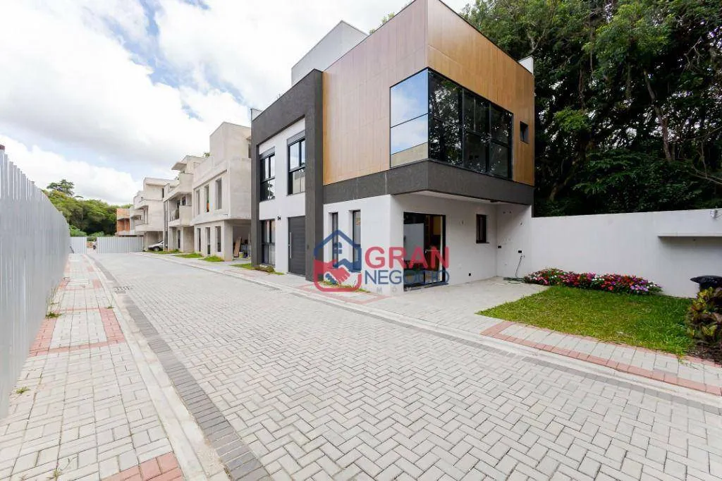 Imagem Casa Mobiliada à Venda em Condomínio